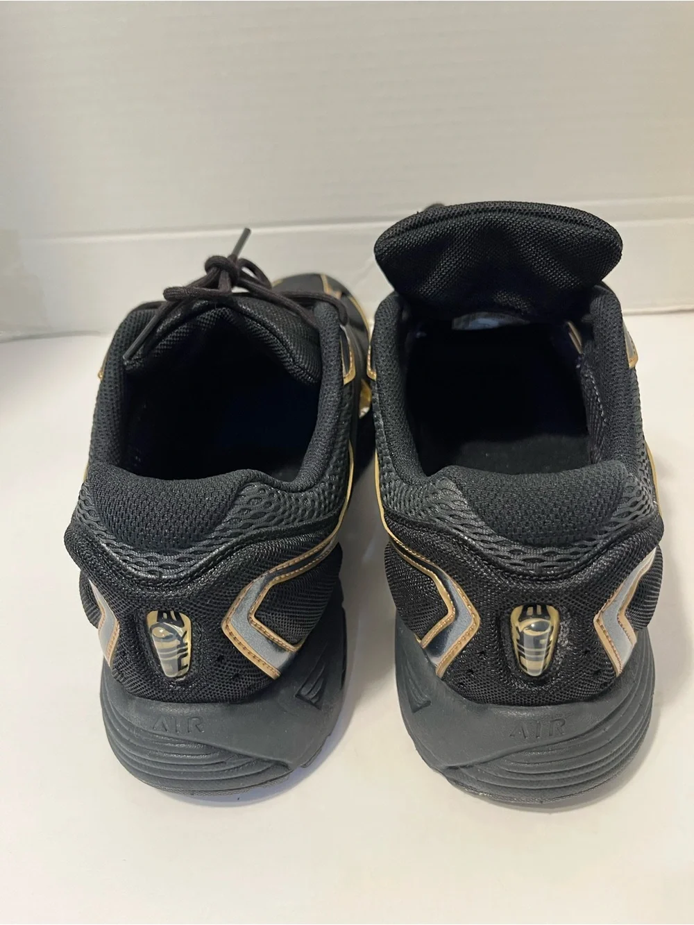 Nike Men’s Athletic Sneakers Black and Gold Size 13